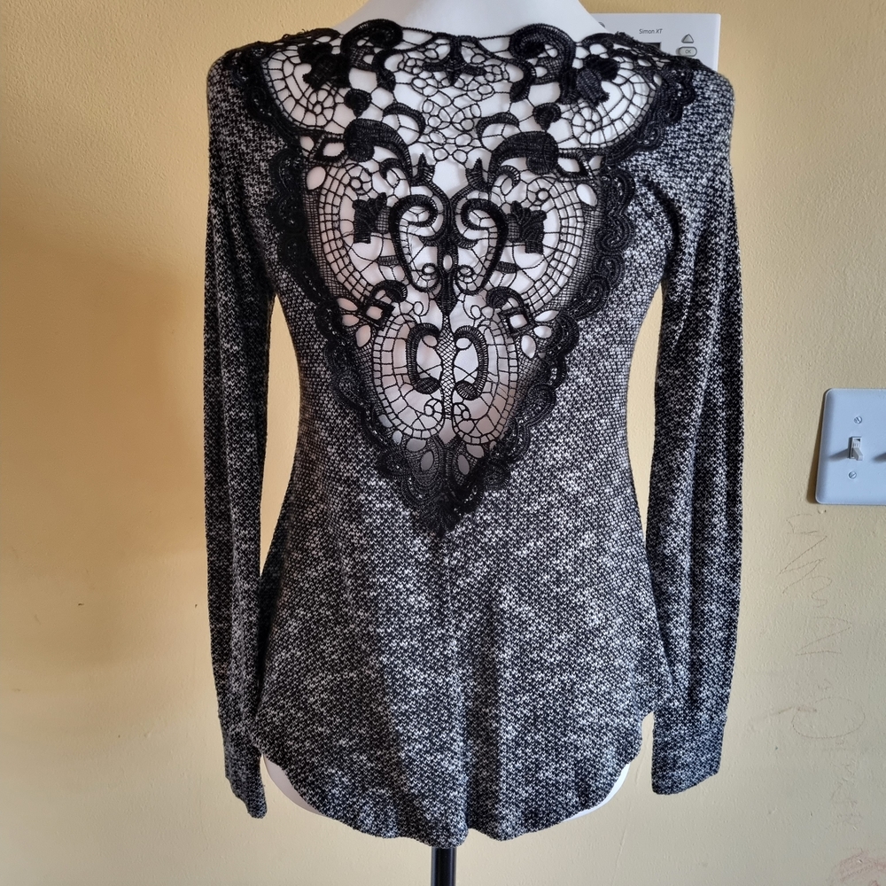 Forever 21 Women’s Long Sleeve pullover Sweater Gray Color Size S Used